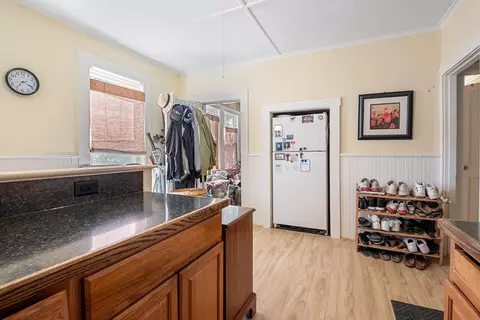 Entry Way - 7 Oak St, Gloucester, MA 01930 photo 2 of 2