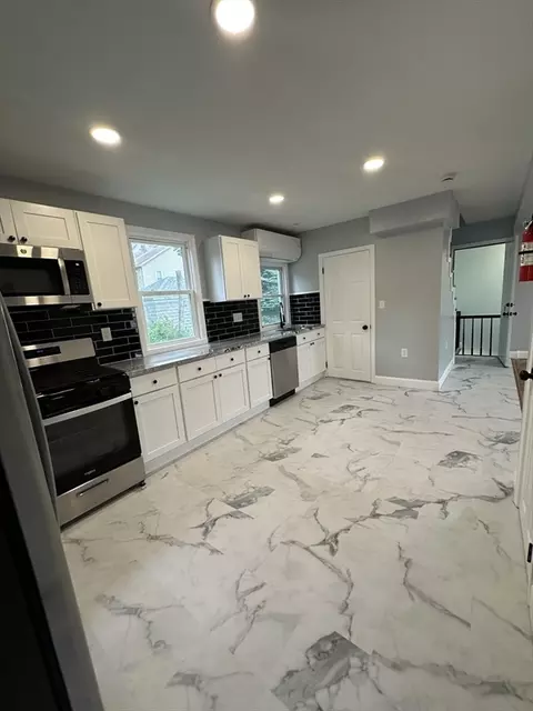 127 Barnaby St, Fall River, MA 02720 photo 9