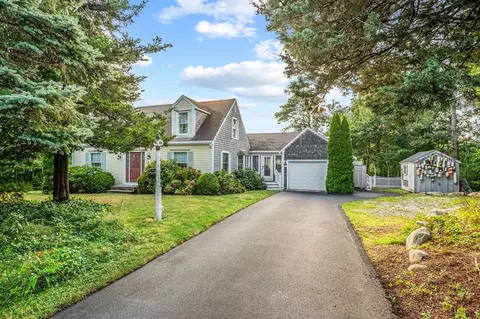 124 Robbins Cir, Dennis, MA 02638