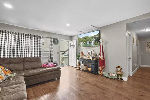 Entry Way - 670 Walnut St, Fall River, MA 02720 photo 3 of 4