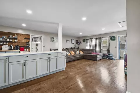 Entry Way - 670 Walnut St, Fall River, MA 02720 photo 2 of 4