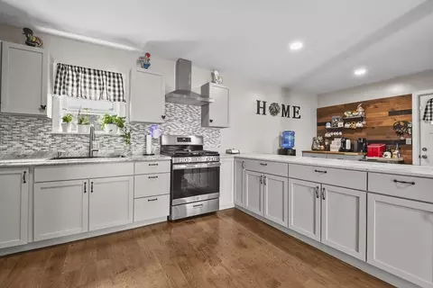 670 Walnut St, Fall River, MA 02720