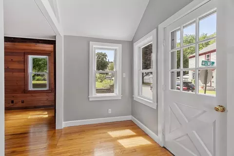 Entry Way - 24 Prospect St, Maynard, MA 01754 photo 2 of 4