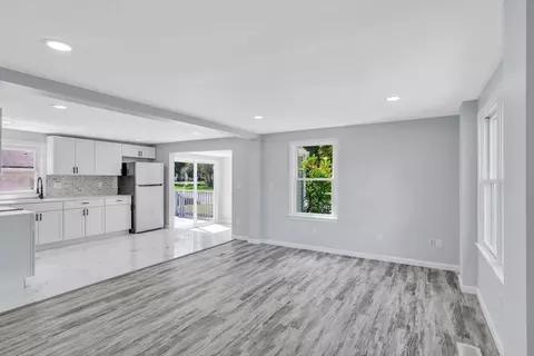 Living - 43 Lang St, Springfield, MA 01104 photo 1 of 4