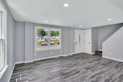 Living - 43 Lang St, Springfield, MA 01104 photo 3 of 4