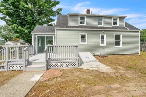 Exterior - 43 Lang St, Springfield, MA 01104 photo 6 of 7