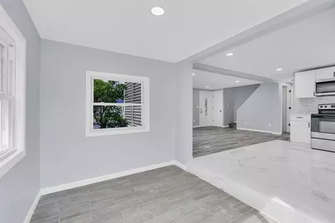 Entry Way - 43 Lang St, Springfield, MA 01104 photo 1 of 3