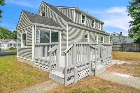 Exterior - 43 Lang St, Springfield, MA 01104 photo 5 of 7