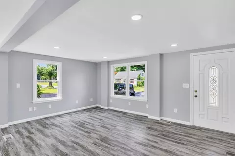 Living - 43 Lang St, Springfield, MA 01104 photo 4 of 4