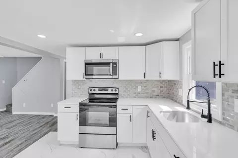Kitchen - 43 Lang St, Springfield, MA 01104 photo 2 of 3