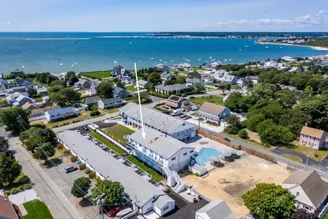 60 Broadway St #10, Yarmouth, MA 02673