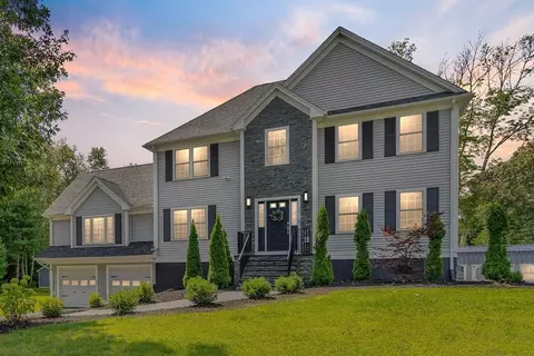 59 N Walker St, Taunton, MA 02780