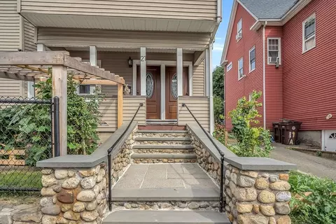21 Argyle St, Everett, MA 02149 photo 2