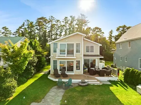 15 Point Of Pines Rd, Freetown, MA 02717