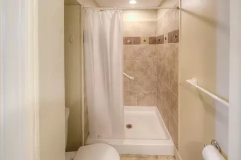 Bath - 16 Saxon Rd, Worcester, MA 01602 photo 1 of 3