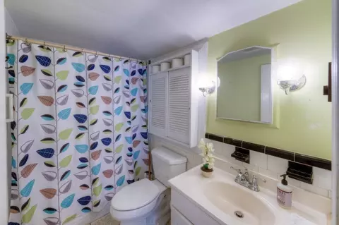 Bath - 16 Saxon Rd, Worcester, MA 01602 photo 3 of 3
