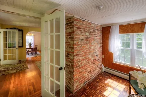 Entry Way - 16 Saxon Rd, Worcester, MA 01602 photo 2 of 2