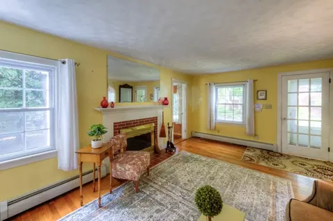 Living - 16 Saxon Rd, Worcester, MA 01602 photo 3 of 7