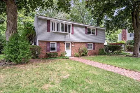 18 Spruce St, Wakefield, MA 01880