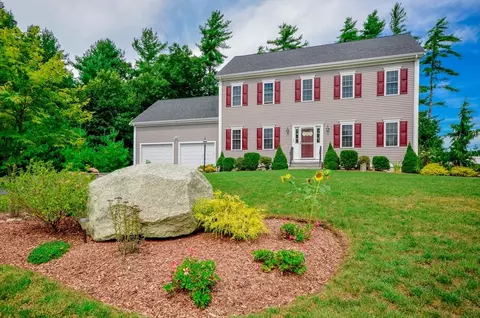 34 Box Turtle Dr, Rochester, MA 02770
