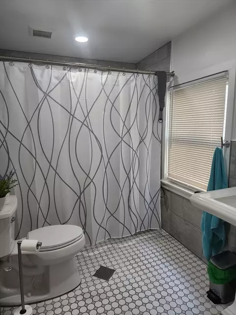 17 Forest St, Springfield, MA 01108 photo 11