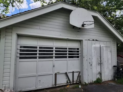 17 Forest St, Springfield, MA 01108 photo 4