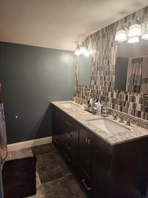 17 Forest St, Springfield, MA 01108 photo 9