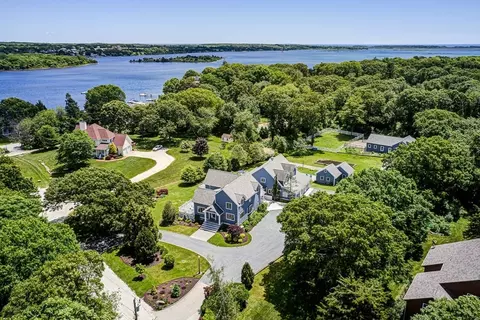 8 Clydes Way, Westport, MA 02790