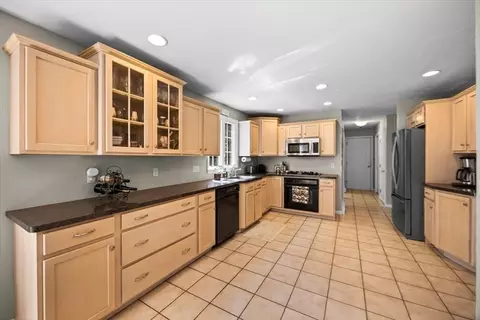 60 Cals Ct, Raynham, MA 02767 photo 14