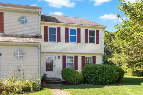 27 Woodview Dr # D, Falmouth, MA 02540