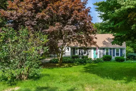 6 Spectacle Rd, Sandwich, MA 02537