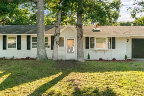21 Camardo Dr, Wareham, MA 02571 photo 3