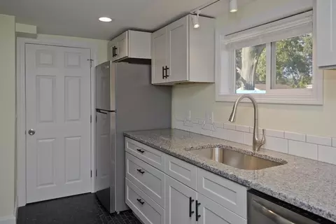 265 Ambrose St, Springfield, MA 01109 photo 5