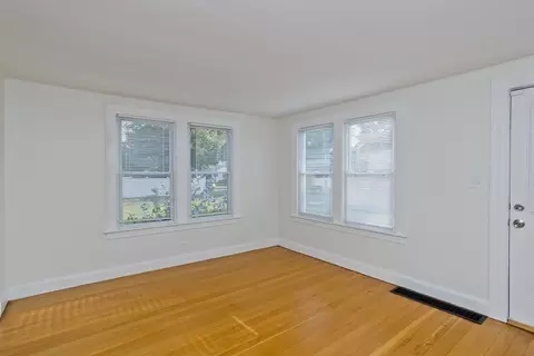 265 Ambrose St, Springfield, MA 01109 photo 12