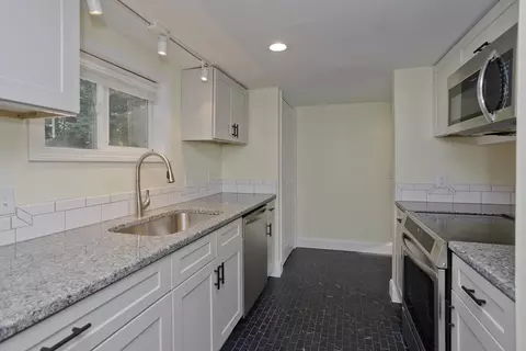 265 Ambrose St, Springfield, MA 01109 photo 3