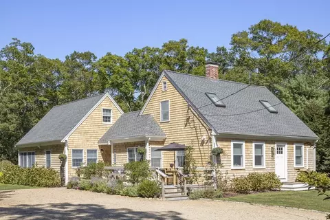 97 Snake Holw, Tisbury, MA 02568