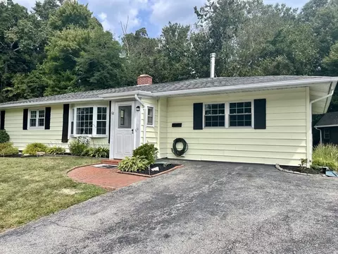 88 Poole Cir, Holbrook, MA 02343
