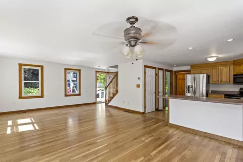 37 Hilltop Rd, Mashpee, MA 02649 photo 5