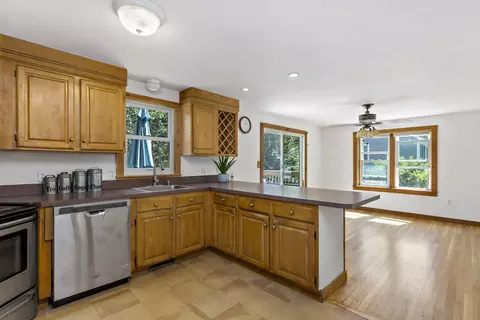 37 Hilltop Rd, Mashpee, MA 02649 photo 6