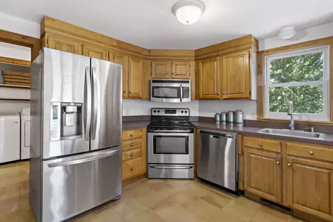 37 Hilltop Rd, Mashpee, MA 02649 photo 7