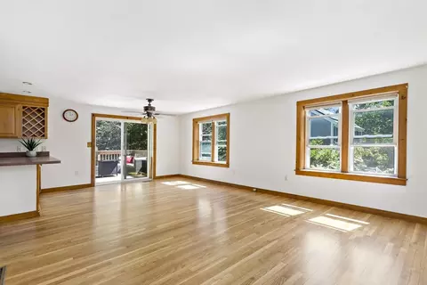 37 Hilltop Rd, Mashpee, MA 02649 photo 4