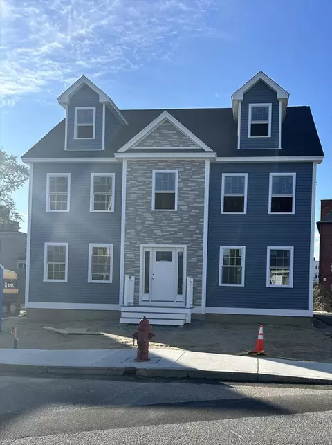 94 Bunker Hl, Lowell, MA 01850