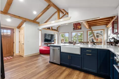 115 N Lake Ave, Southwick, MA 01077