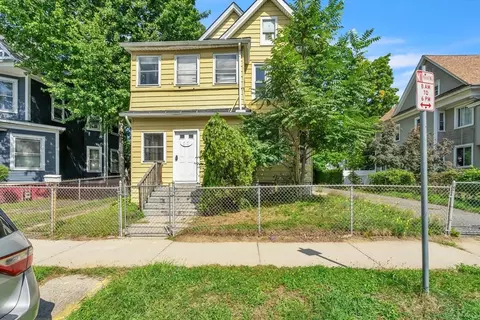 55 Mapledell St, Springfield, MA 01109 photo 1