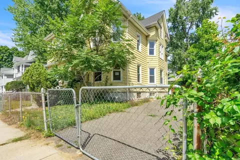 55 Mapledell St, Springfield, MA 01109 photo 4