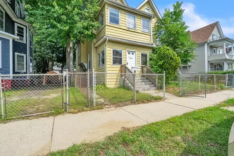 55 Mapledell St, Springfield, MA 01109 photo 2
