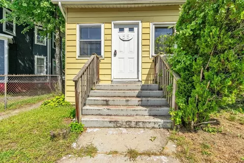 55 Mapledell St, Springfield, MA 01109 photo 5