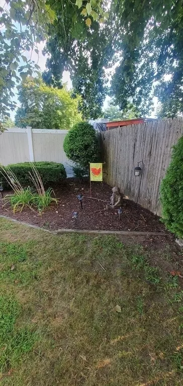 14 Brookside Cir, Springfield, MA 01129 photo 11