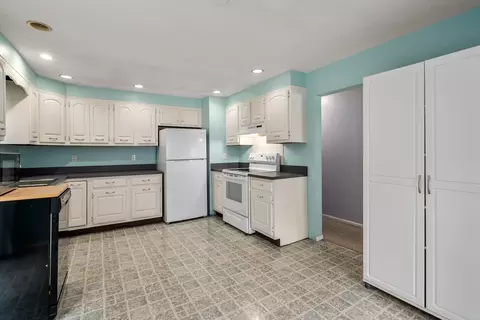 Kitchen - 62 Nelson Pl, Worcester, MA 01605 photo 1 of 2