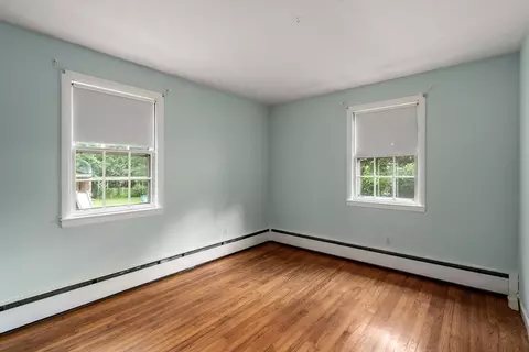 Bedroom - 62 Nelson Pl, Worcester, MA 01605 photo 3 of 5